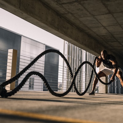 10号前锋球员赛场特写 - 本赛季已攻入15球